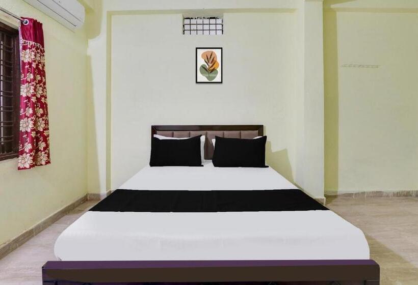 Отель Oyo Family Lodge