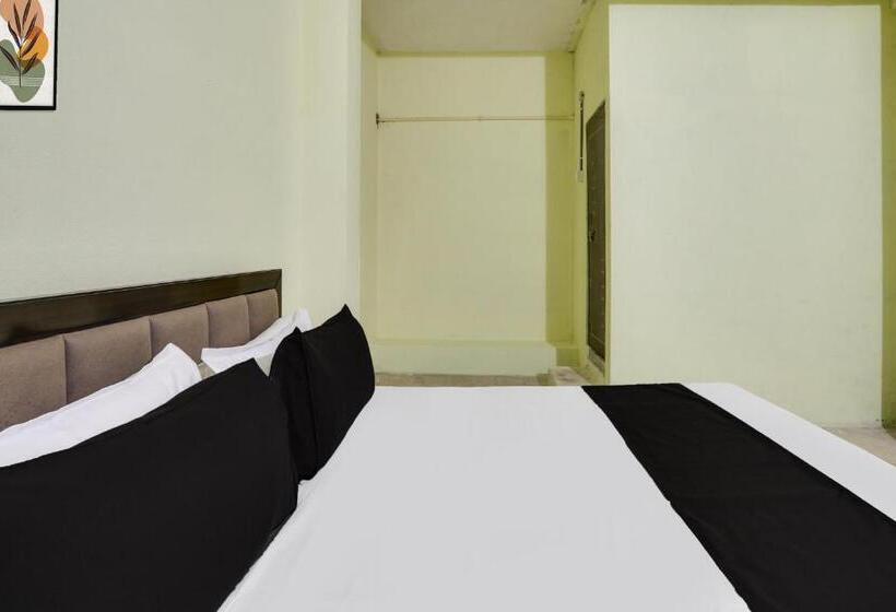 Отель Oyo Family Lodge