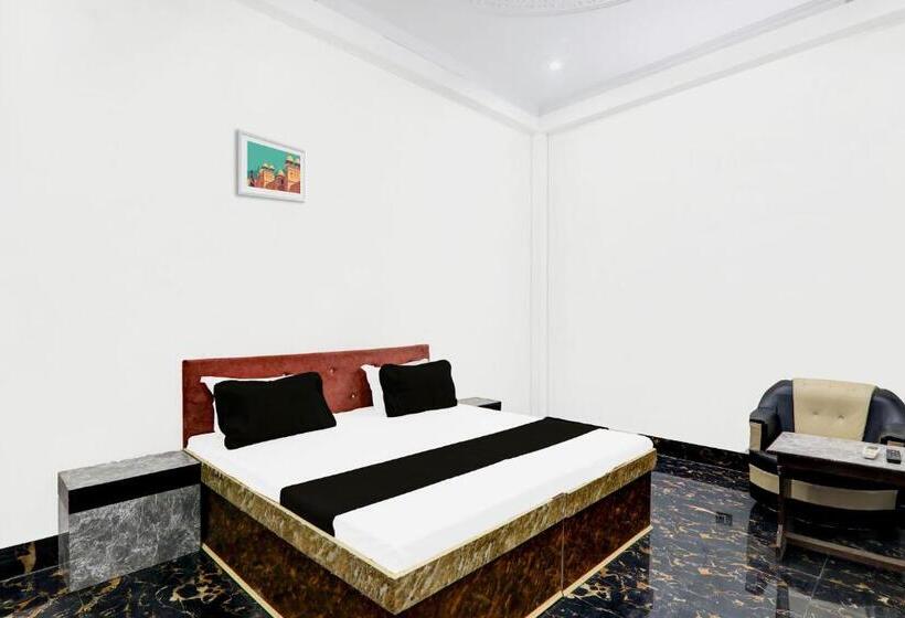 فندق Oyo Moon Sez