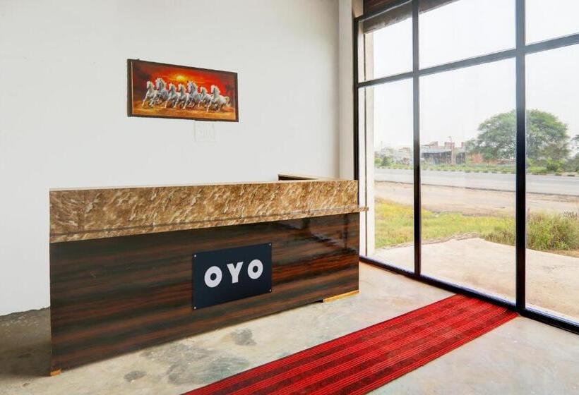 בית מלון כפרי Oyo Moon Sez