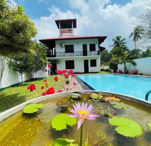 Отель Paradise Stays Bentota