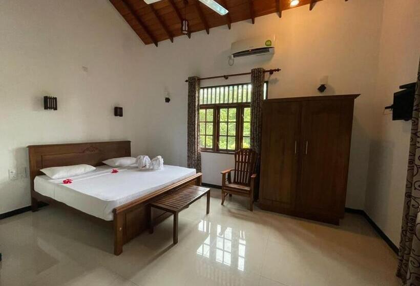 Отель Paradise Stays Bentota