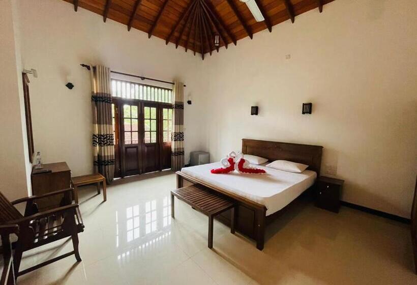 Отель Paradise Stays Bentota