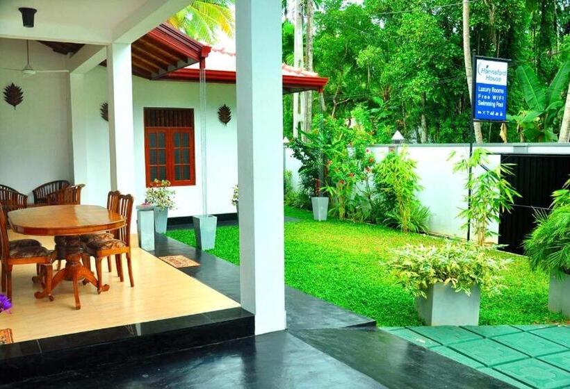 Отель Paradise Stays Bentota