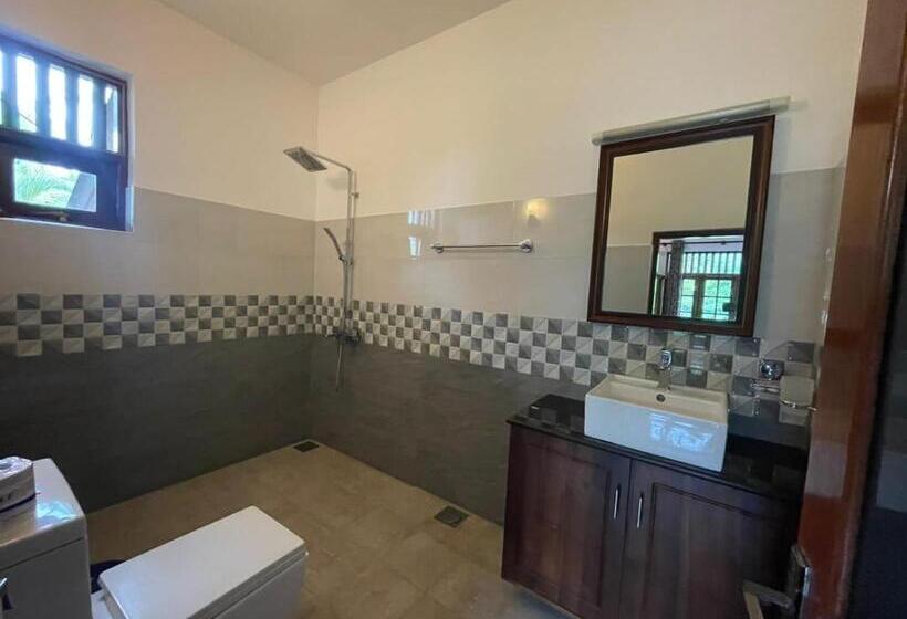 Отель Paradise Stays Bentota