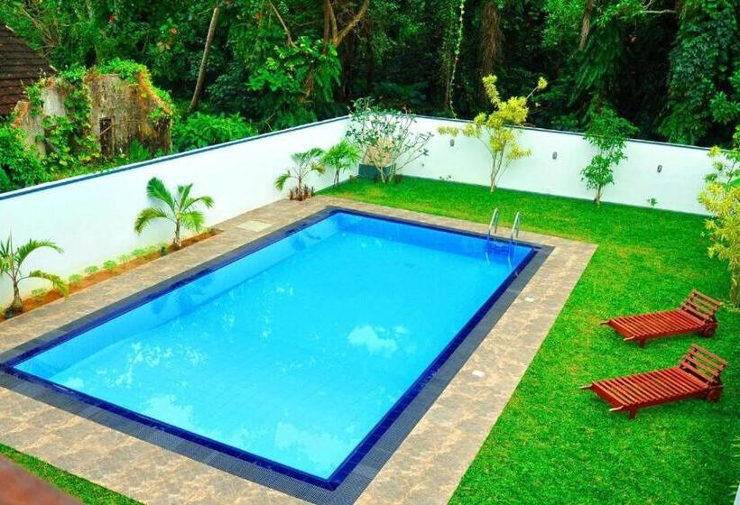 Отель Paradise Stays Bentota