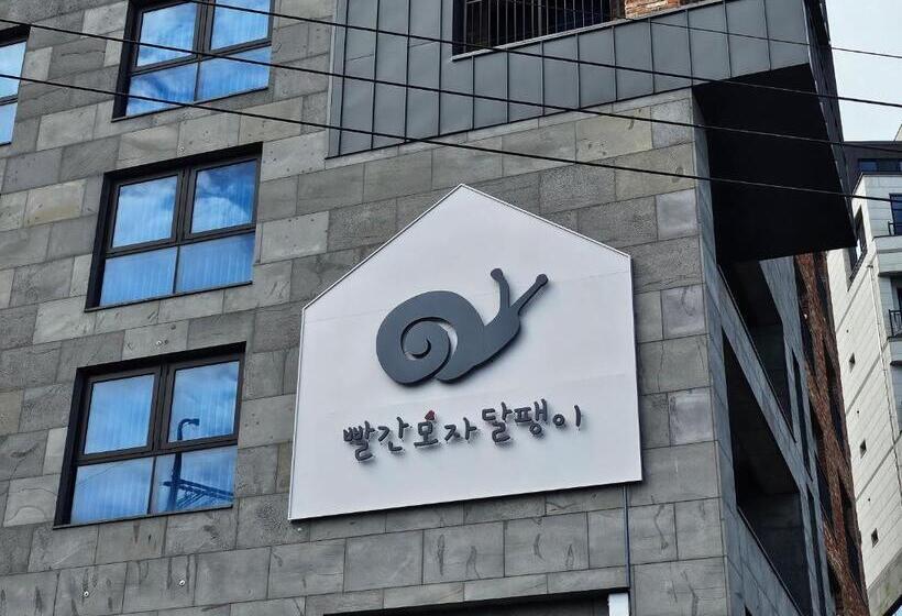 בית מלון כפרי Red Hat Snail