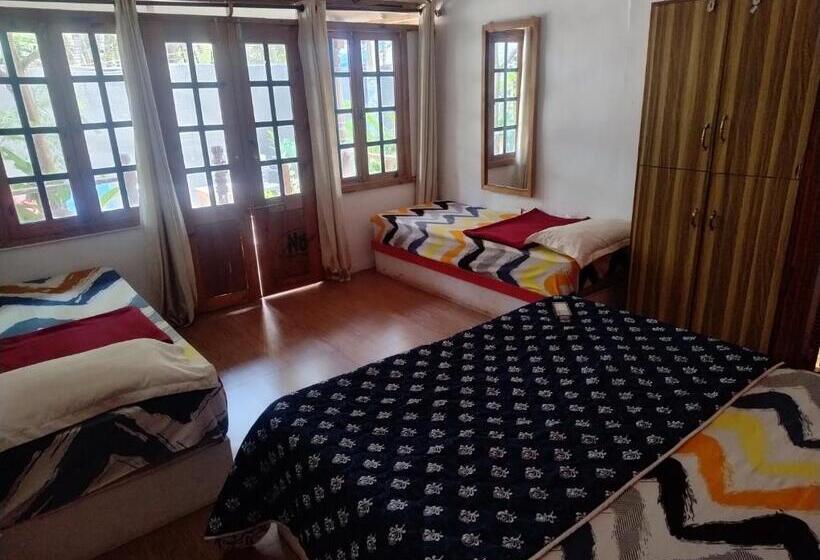 Отель Tropical Bay