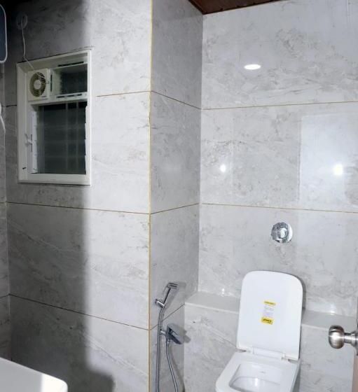 فندق Twarita Executive Lodge