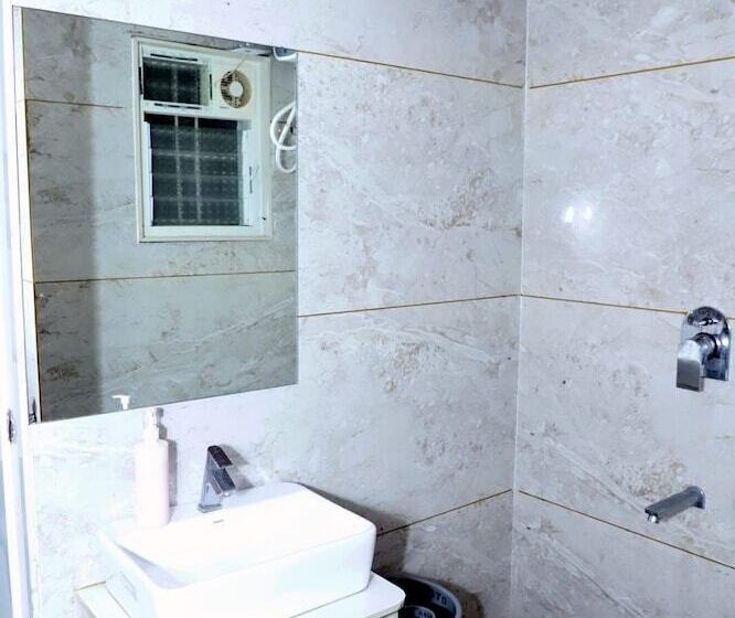 فندق Twarita Executive Lodge