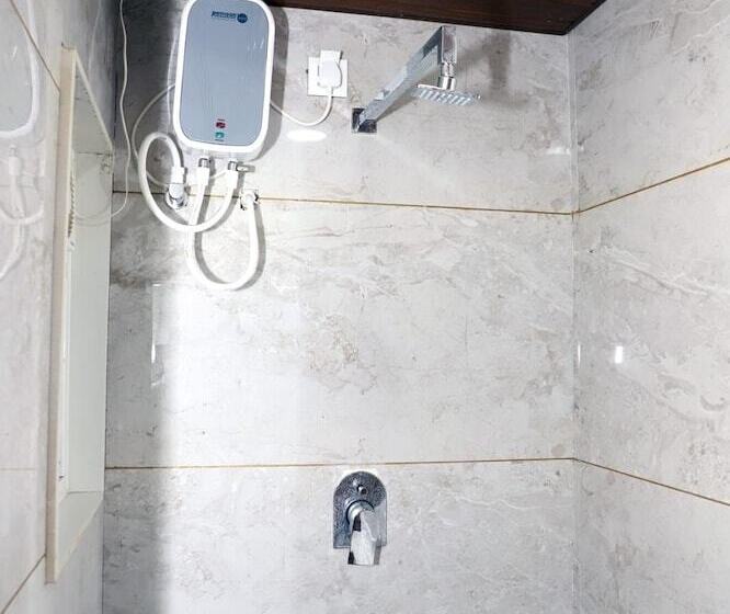 فندق Twarita Executive Lodge