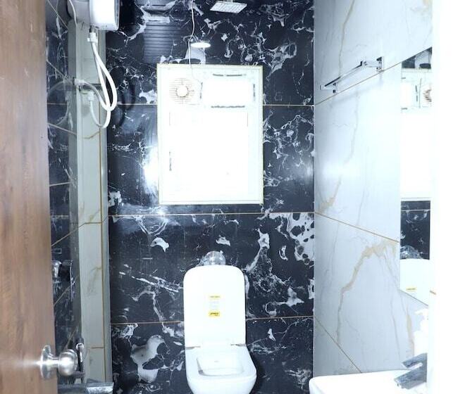 فندق Twarita Executive Lodge