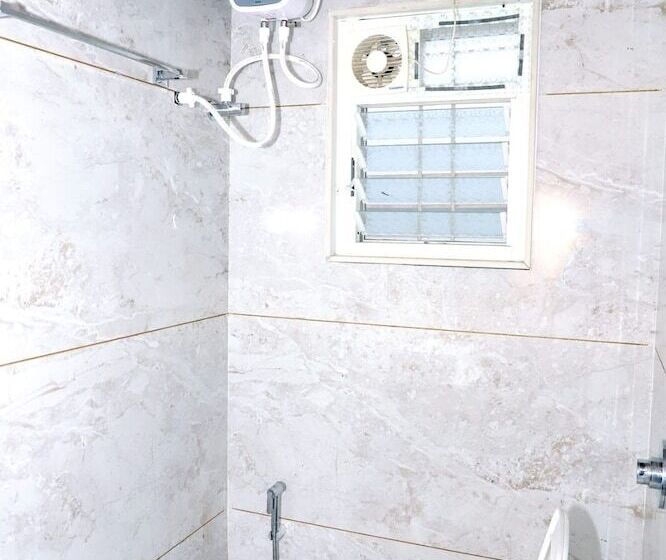 فندق Twarita Executive Lodge