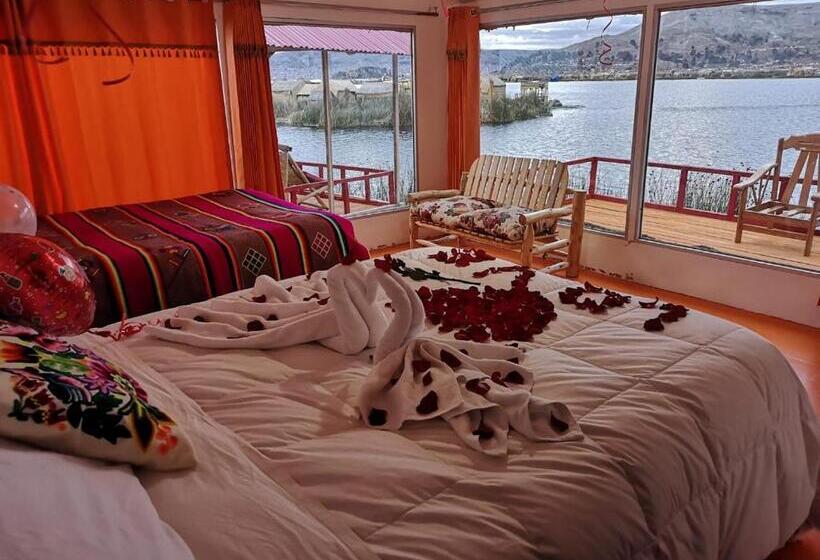 בית מלון כפרי Uros Suma Qhota Lodge