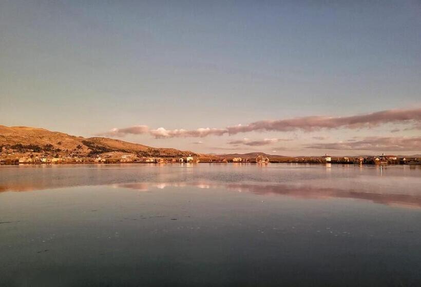 בית מלון כפרי Uros Suma Qhota Lodge