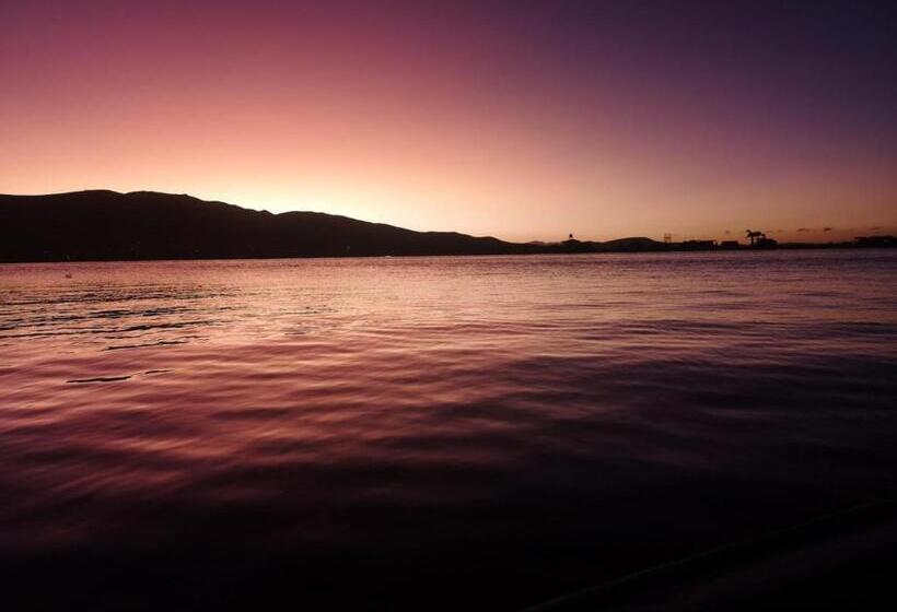 בית מלון כפרי Uros Suma Qhota Lodge