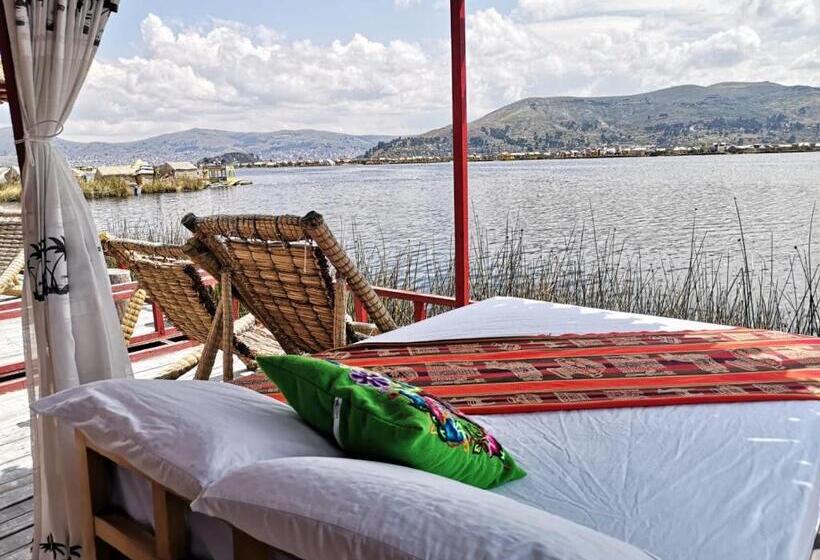 בית מלון כפרי Uros Suma Qhota Lodge