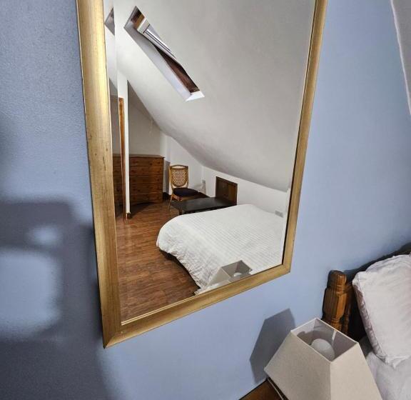 Пансион Affordable Rooms With Kitchen Near Station Overnight Free Parking 6pm To 8am