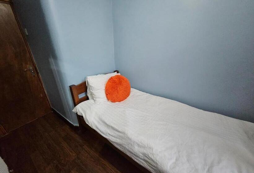 Пансион Affordable Rooms With Kitchen Near Station Overnight Free Parking 6pm To 8am