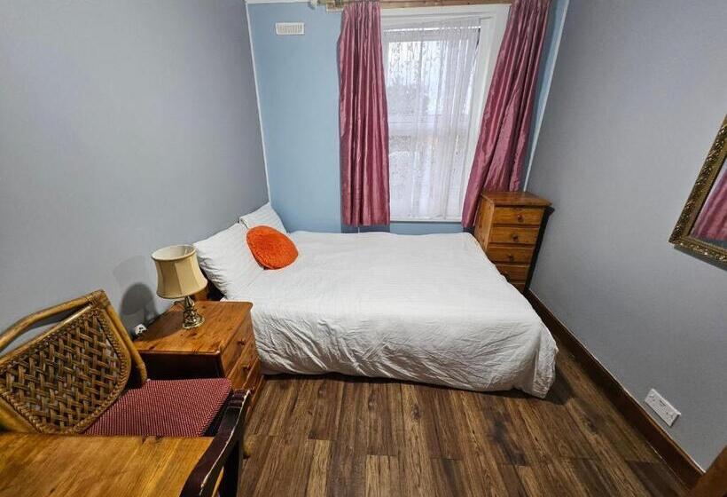 Пансион Affordable Rooms With Kitchen Near Station Overnight Free Parking 6pm To 8am