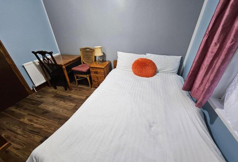 Пансион Affordable Rooms With Kitchen Near Station Overnight Free Parking 6pm To 8am