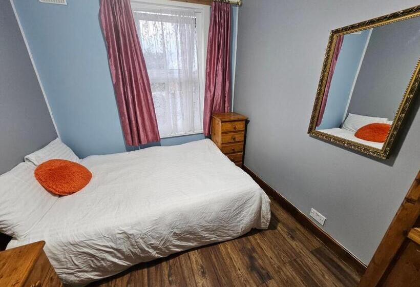 Пансион Affordable Rooms With Kitchen Near Station Overnight Free Parking 6pm To 8am