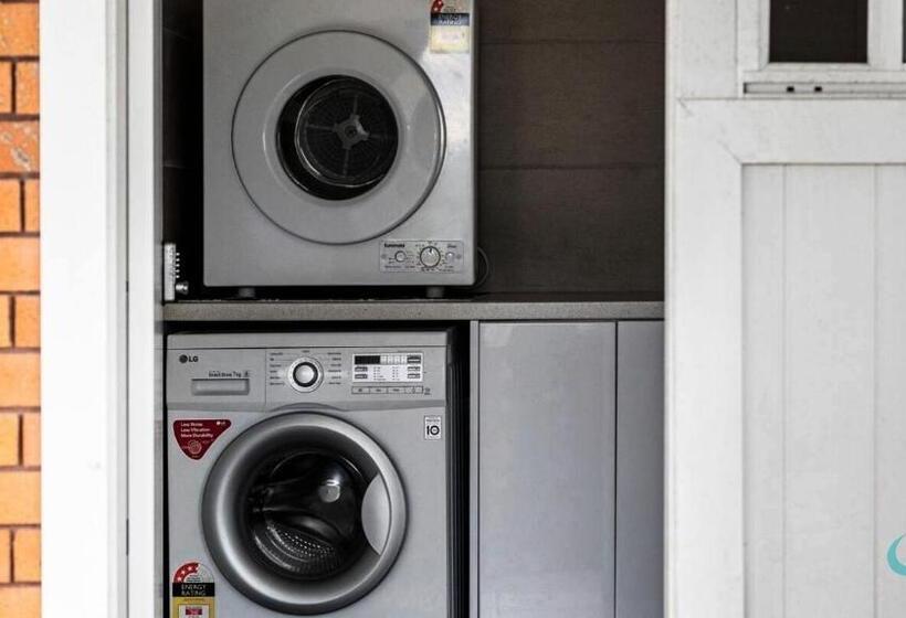 پانسیون Caves Cottage Guest Suite