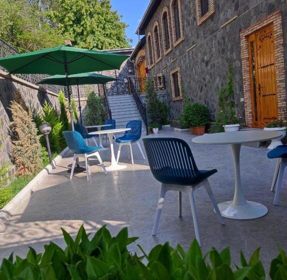 پانسیون Efendi Qonaq Evi