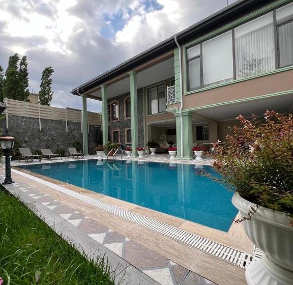 پانسیون Efendi Qonaq Evi