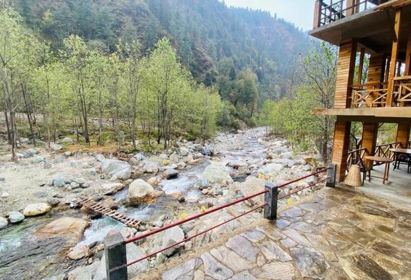 بنسيون Great Escape   Tirthan