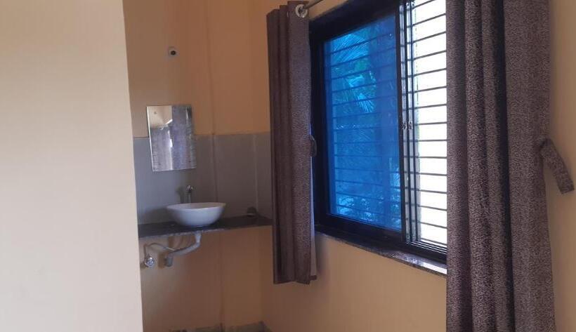 פנסיון Gurukurpa Bhakt Nivas