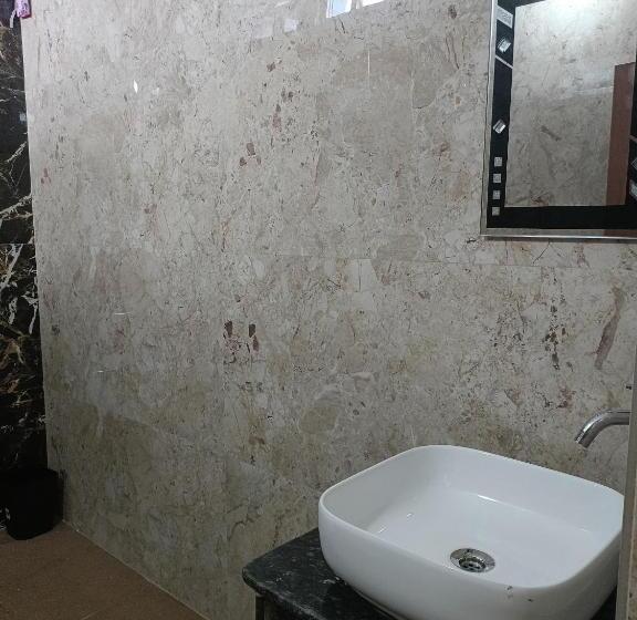 膳宿费 Hampi Travellers Guest House