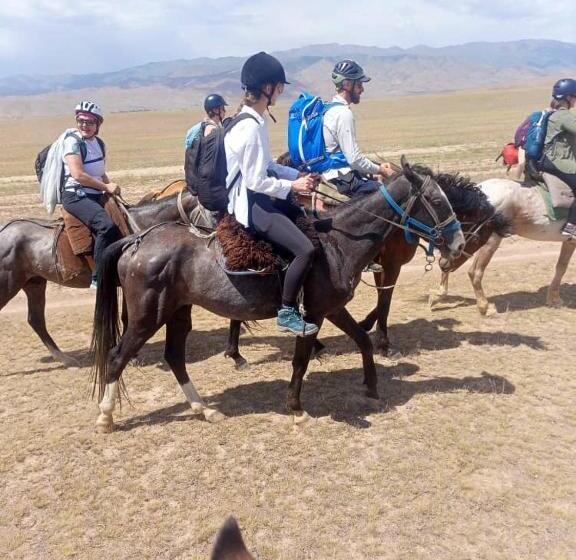 پانسیون Kyzart Guest House