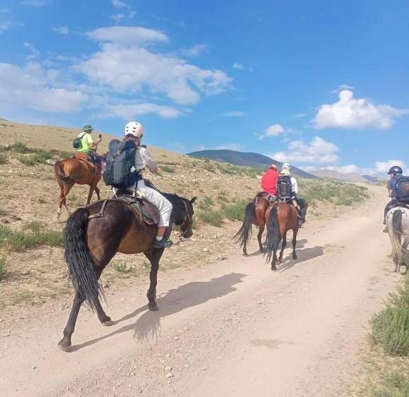 پانسیون Kyzart Guest House