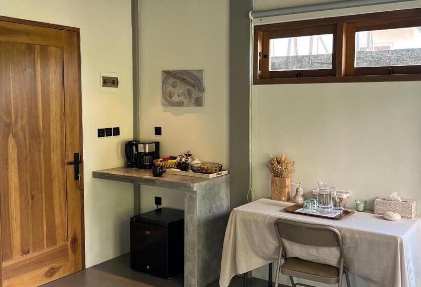 Пансион Liontree Villa