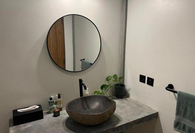 Пансион Liontree Villa