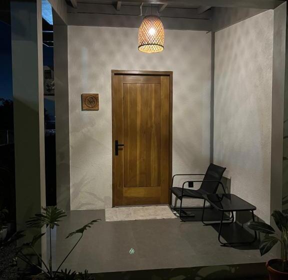 Пансион Liontree Villa