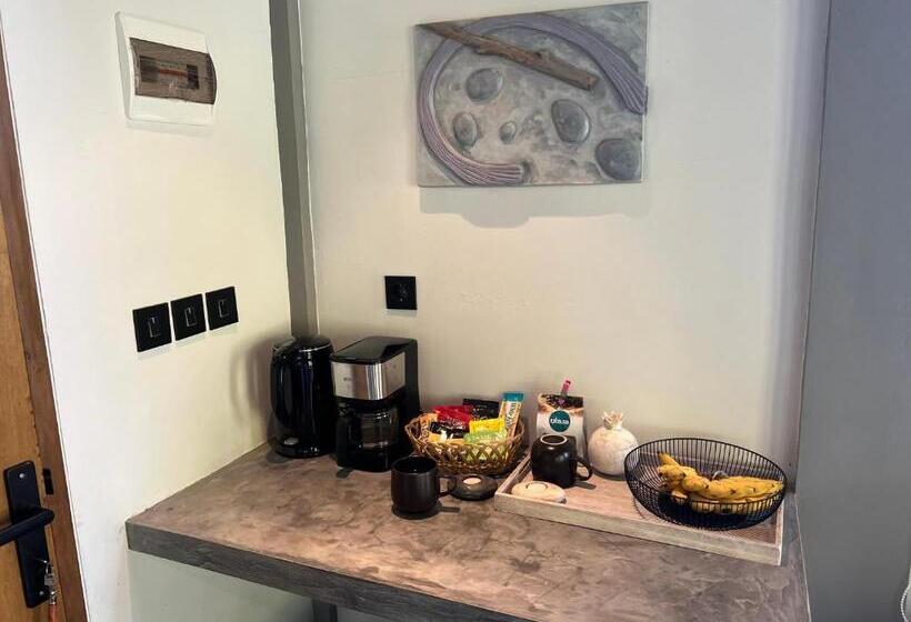 Пансион Liontree Villa