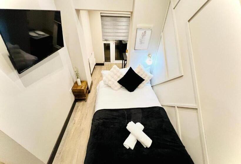 بنسيون London City Center Studio, High Standard