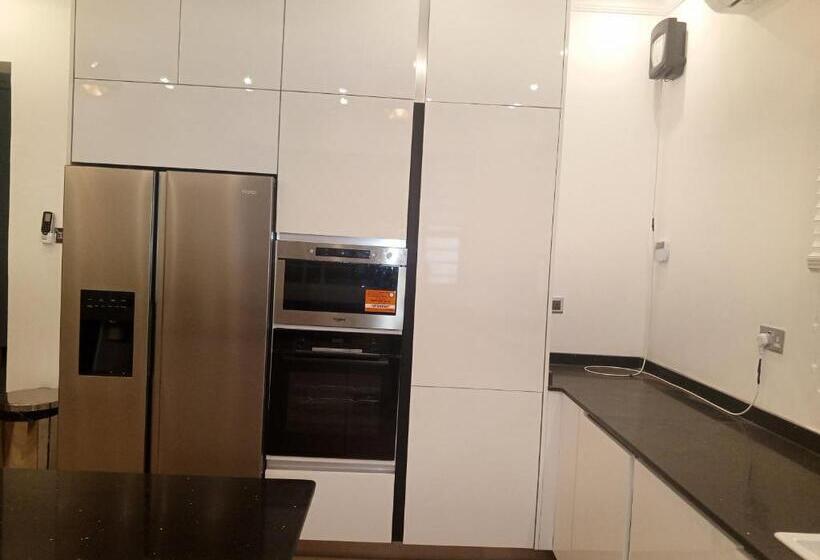 Пансион Oyster Golf 3 Sakumono   Holiday Apartments