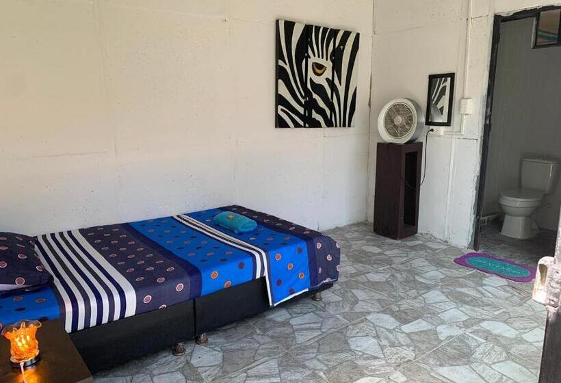 پانسیون Supershorts