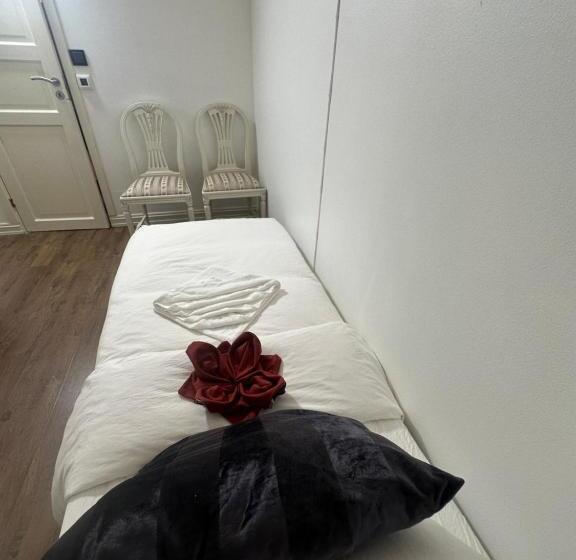 پانسیون The Station Central Apartments