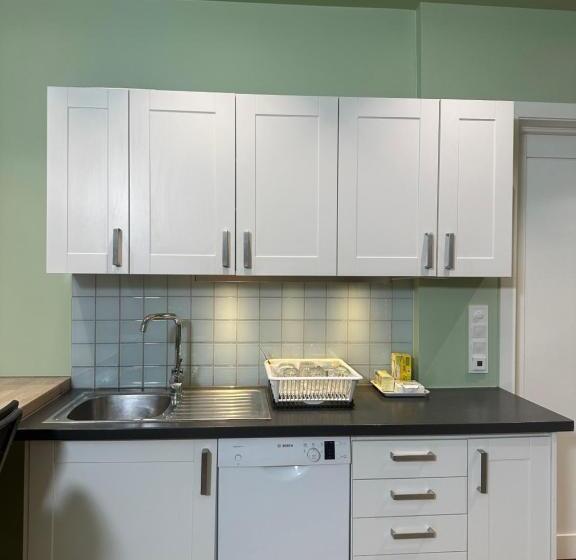 پانسیون The Station Central Apartments