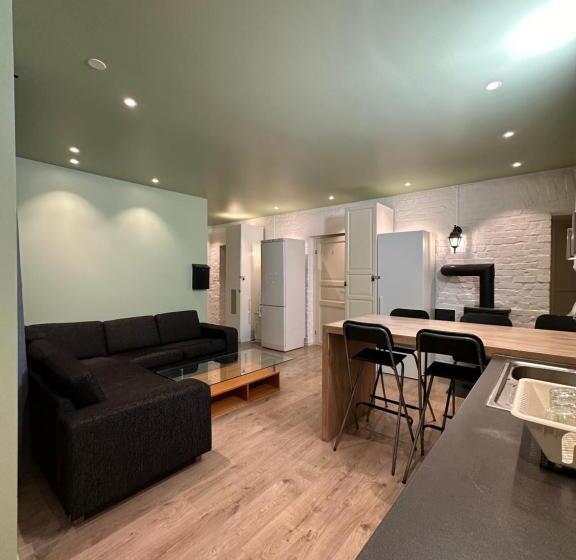 بنسيون The Station Central Apartments