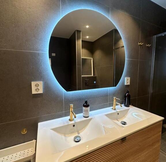 بنسيون The Station Central Apartments