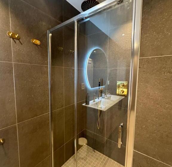 بنسيون The Station Central Apartments