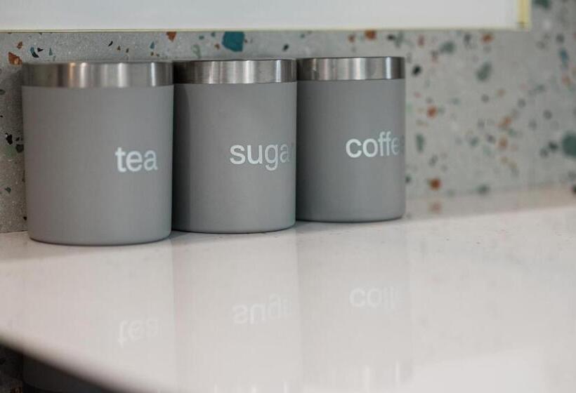 פנסיון Westwood Court