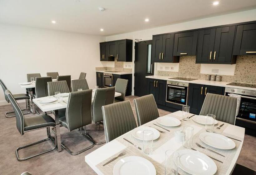 פנסיון Westwood Court