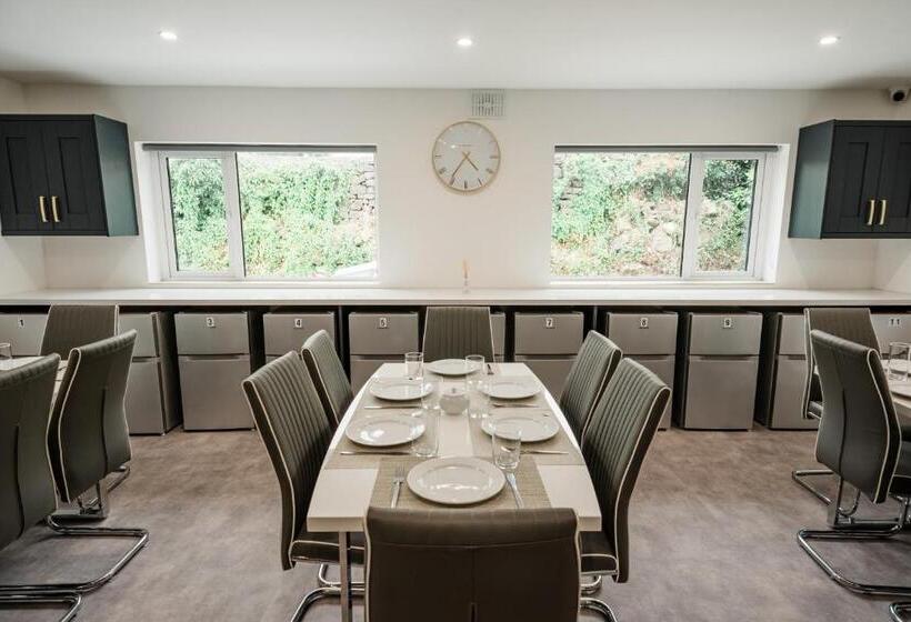 פנסיון Westwood Court