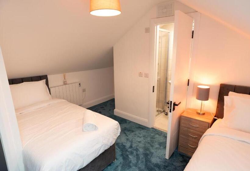 פנסיון Westwood Court